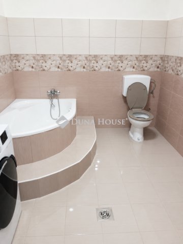 Eladó családi ház, Újszászon 28 M Ft, 2 szobás