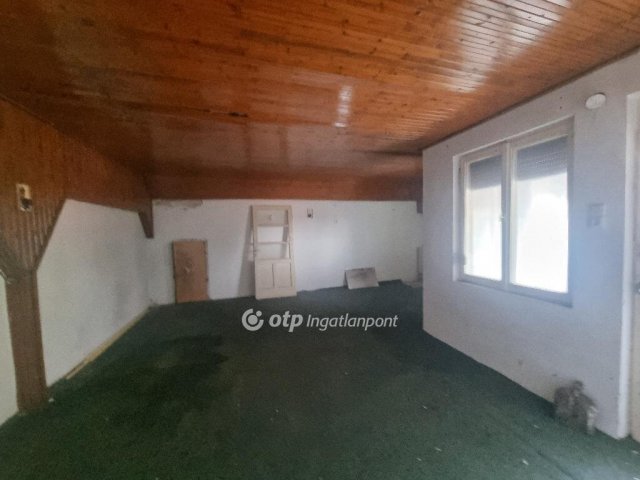 Eladó családi ház, Tasson 35.8 M Ft, 3 szobás