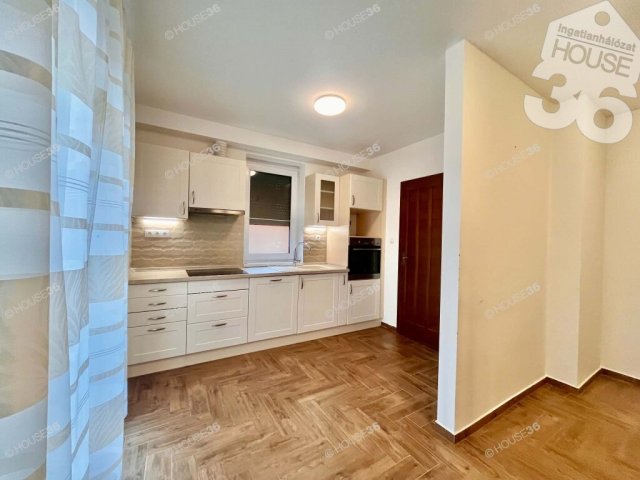 Kiadó téglalakás, albérlet, Kecskeméten 270 E Ft / hó