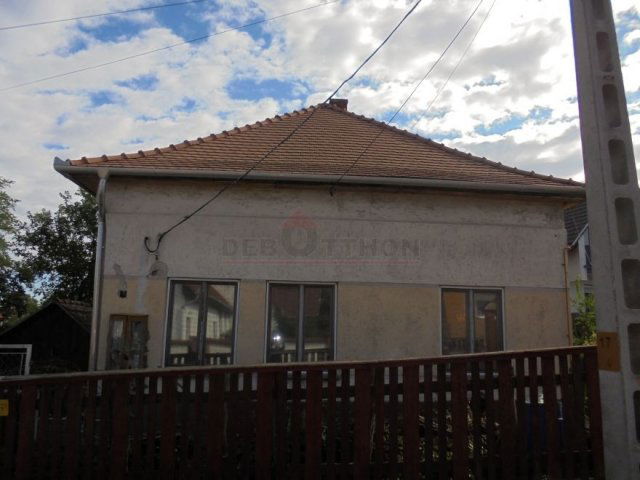 Eladó családi ház, Debrecenben 120 M Ft, 3 szobás