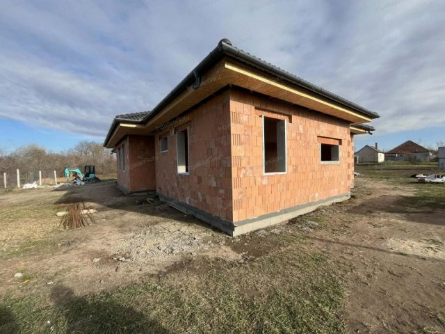 Eladó családi ház, Kecskeméten 89.995 M Ft, 4 szobás