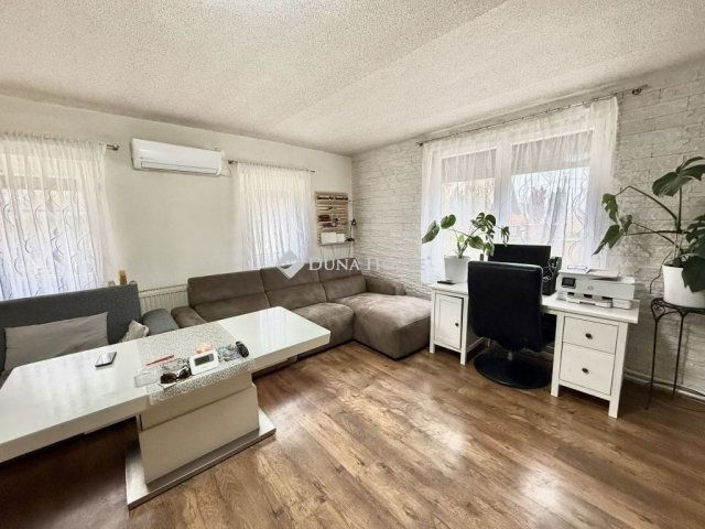 Eladó családi ház, Pécsett 83.9 M Ft, 3 szobás