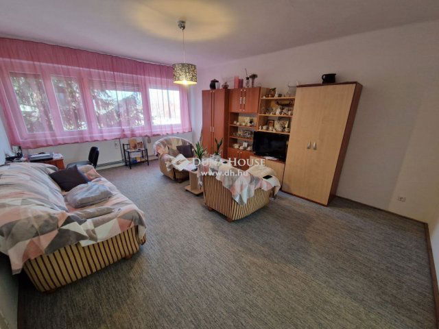Eladó téglalakás, Felsőszentivánon 23.9 M Ft, 3 szobás