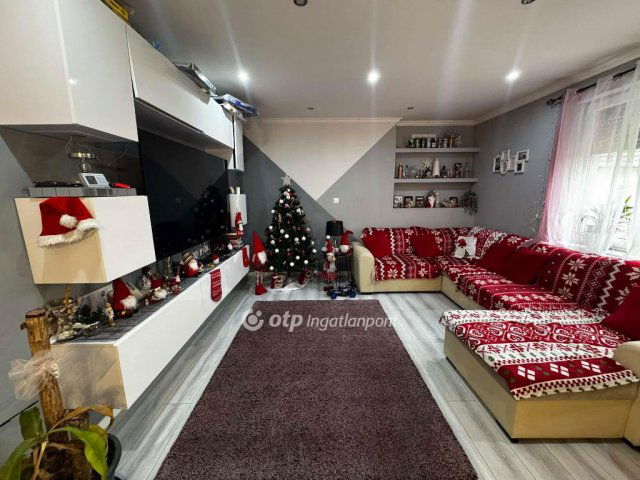 Eladó családi ház, Hosszúpályin 39.999 M Ft, 4 szobás