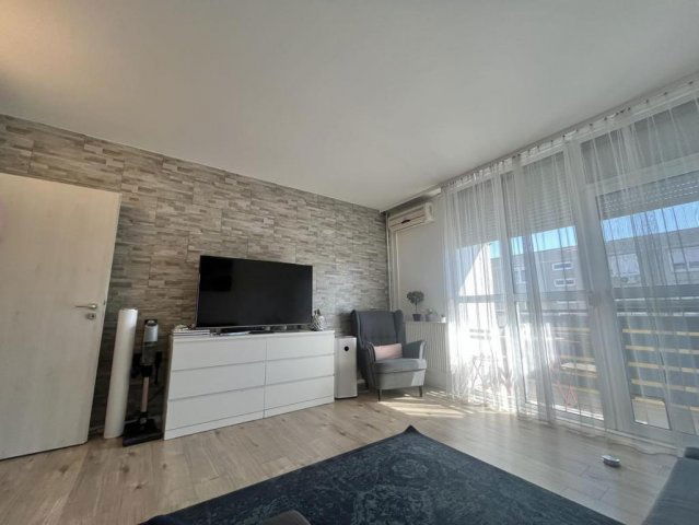 Eladó panellakás, Szigetszentmiklóson 53.99 M Ft, 2+1 szobás