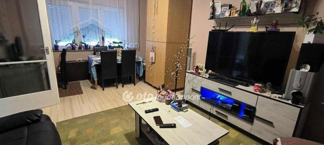 Eladó ikerház, Békéscsabán 36.9 M Ft, 3+1 szobás