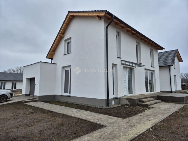 Eladó családi ház, Sződön 116.9 M Ft, 5 szobás