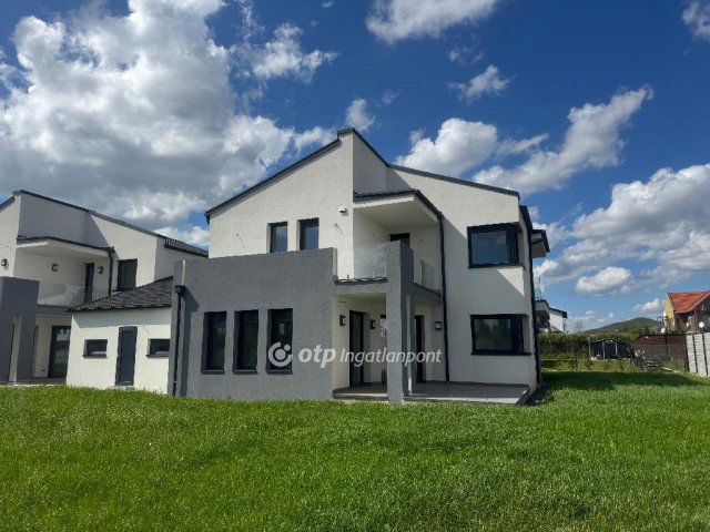 Eladó sorház, Velencén 220 M Ft, 5 szobás / költözzbe.hu