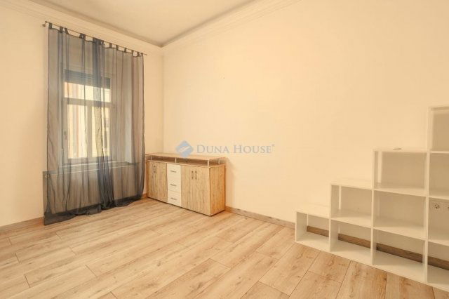 Eladó téglalakás, Pécsett 120 M Ft, 4 szobás