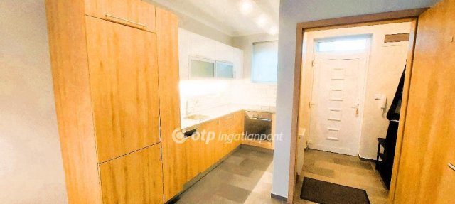 Eladó téglalakás, Mosonmagyaróváron 72.5 M Ft, 3 szobás