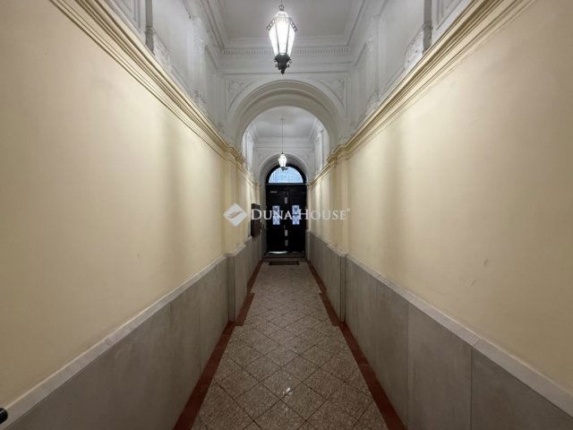 Eladó téglalakás, Budapesten, VIII. kerületben 56.4 M Ft