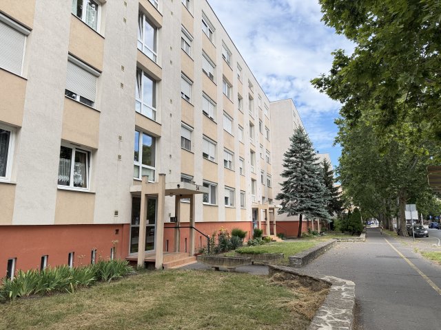 Eladó panellakás, Győrött 55.9 M Ft, 2 szobás