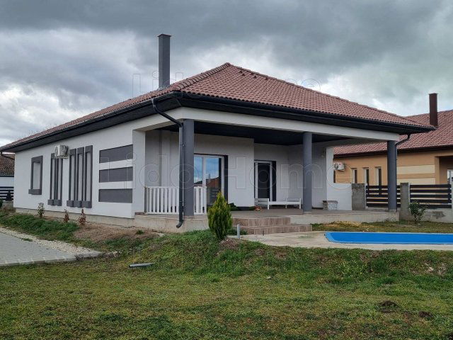 Eladó családi ház, Balatonszabadiban 99.9 M Ft, 1 szobás