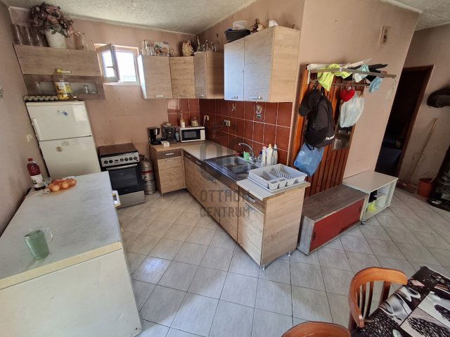 Eladó családi ház, Cegléden 38 M Ft, 3 szobás