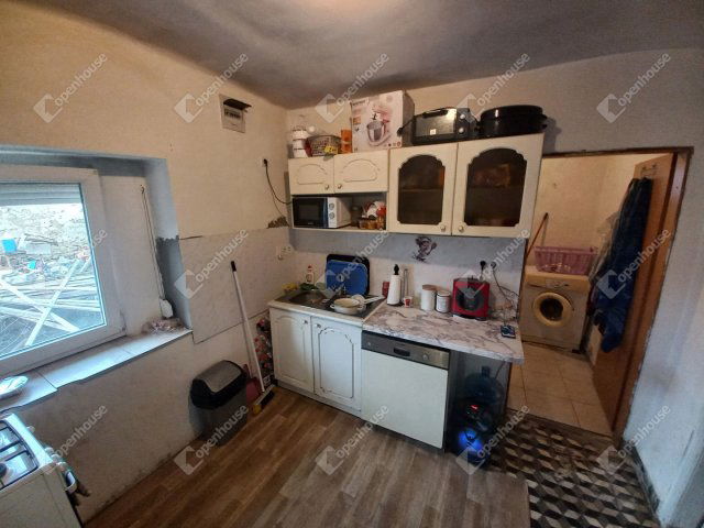 Eladó családi ház, Szászváron 10 M Ft, 2 szobás
