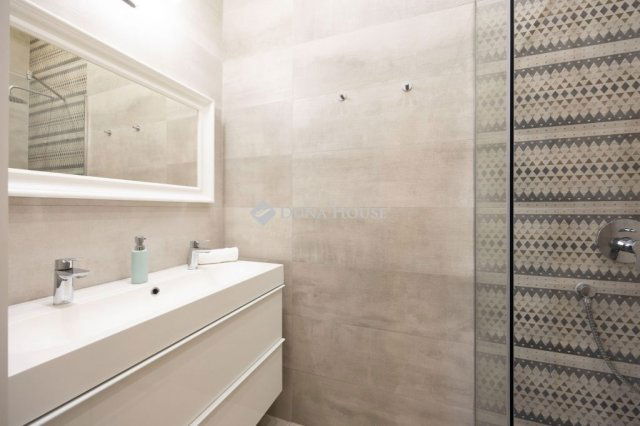 Eladó téglalakás, Budapesten, VI. kerületben 144 M Ft, 4 szobás