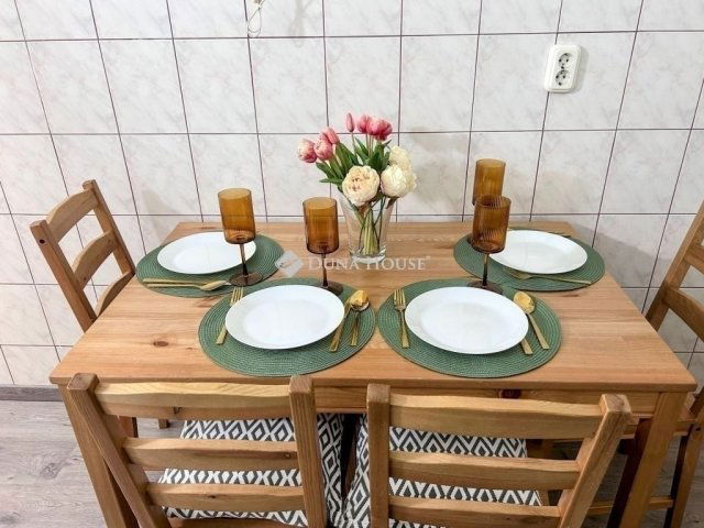 Eladó téglalakás, Budapesten, V. kerületben 84 M Ft, 2 szobás