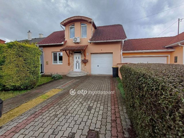 Eladó családi ház, Tiszaújvárosban 89.99 M Ft, 4 szobás