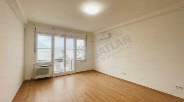 Kiadó téglalakás, albérlet, I. kerületben, Széna téren