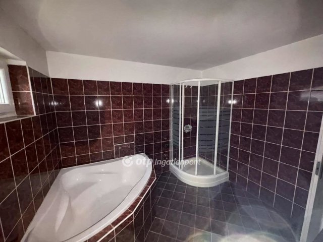 Eladó családi ház, Szigetszentmiklóson 74.9 M Ft, 1+2 szobás