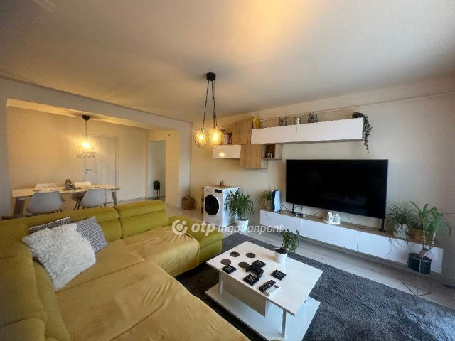 Eladó téglalakás, Nyíregyházán 59.99 M Ft, 2+1 szobás