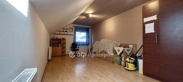 Eladó családi ház, Baracskán 98 M Ft, 6 szobás