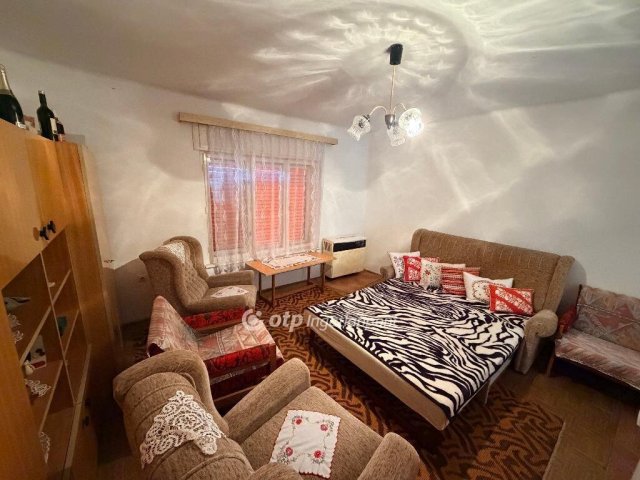 Eladó családi ház, Zsákán 8.5 M Ft, 2+1 szobás