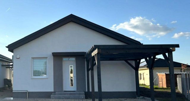 Eladó családi ház, Székesfehérvárott 98 M Ft, 4 szobás