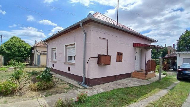 Eladó családi ház, Martfűn 28.5 M Ft, 2 szobás