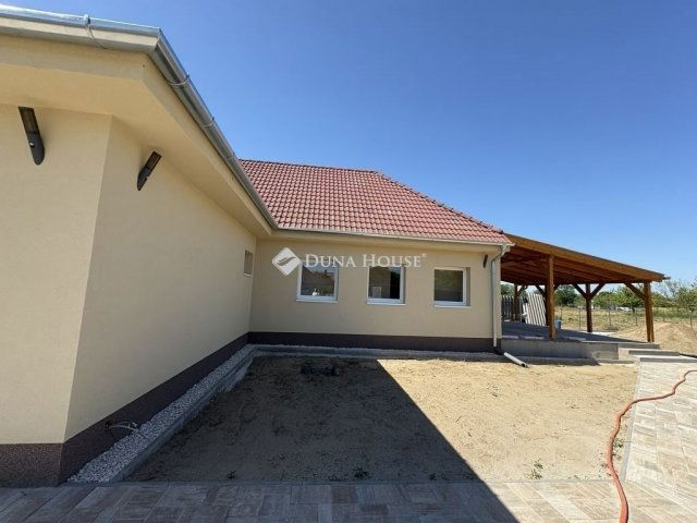 Eladó családi ház, Dabason 89.9 M Ft, 4 szobás