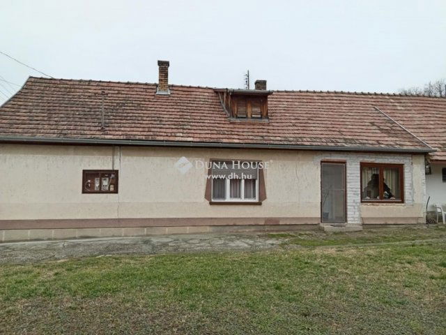 Eladó családi ház, Pincehelyen 18.5 M Ft, 5 szobás