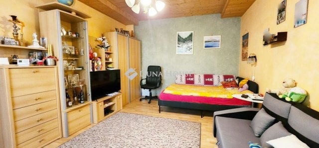 Eladó téglalakás, Szombathelyen, Kisfaludy Sándor utcában