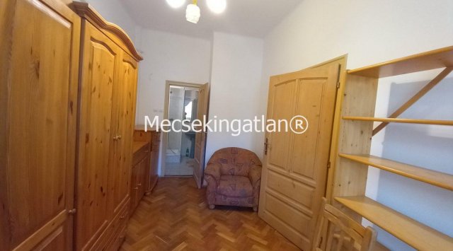 Kiadó téglalakás, albérlet, Pécsett, Szabadság utcában