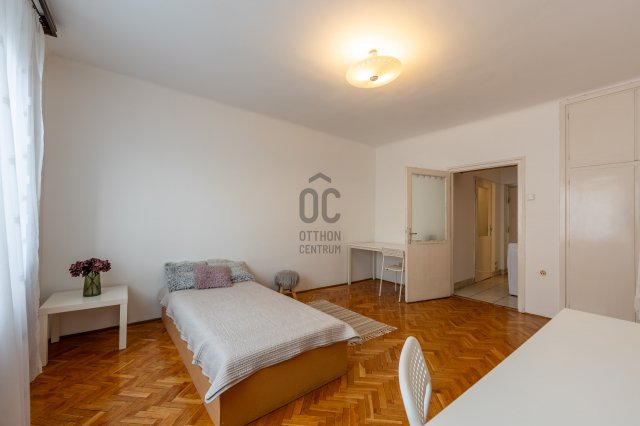 Eladó téglalakás, Budapesten, XI. kerületben, Karolina úton
