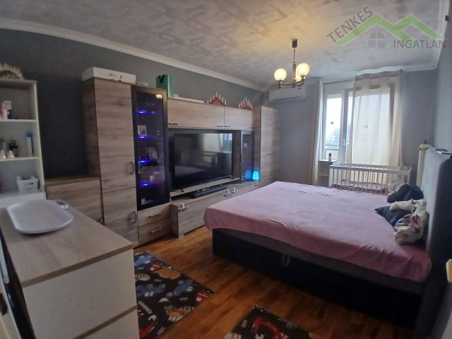 Eladó panellakás, Siklóson 35 M Ft, 3 szobás