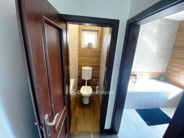 Eladó családi ház, Szigetcsépen 158.9 M Ft, 5 szobás