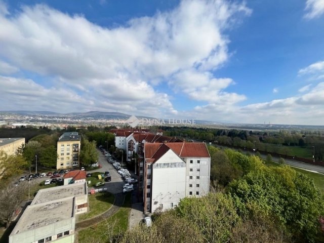 Eladó panellakás, Pécsett 55.9 M Ft, 3 szobás