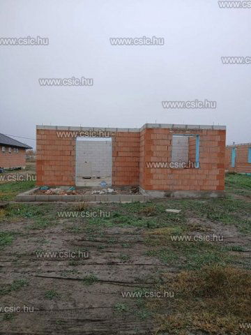 Eladó családi ház, Kiskunlacházán 79.2 M Ft, 5 szobás