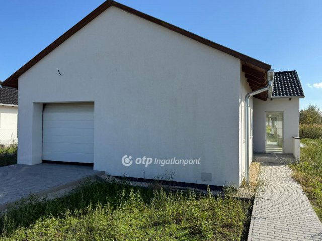 Eladó családi ház, Ráckevén 86.9 M Ft, 4 szobás