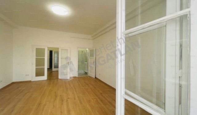 Kiadó téglalakás, albérlet, I. kerületben, Széna téren