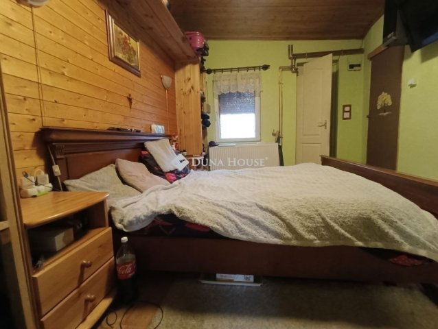 Eladó családi ház, Százhalombattán 75 M Ft, 5 szobás