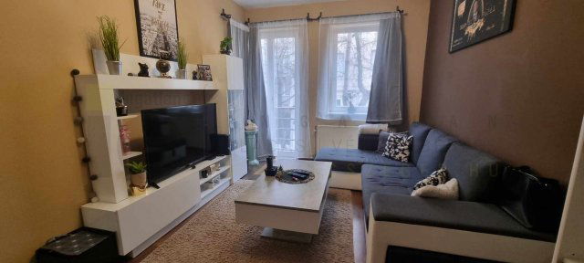Eladó téglalakás, Szegeden 18 M Ft, 1+1 szobás