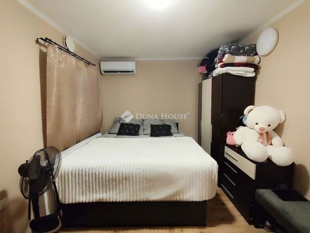 Eladó családi ház, Vecsésen 85 M Ft, 7 szobás