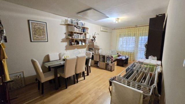 Eladó panellakás, Szegeden 63.49 M Ft, 3 szobás