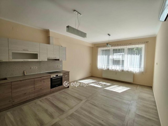 Kiadó téglalakás, albérlet, Szekszárdon 300 E Ft / hó