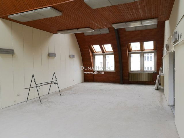 Eladó családi ház, Zalaegerszegen 295 M Ft, 24 szobás