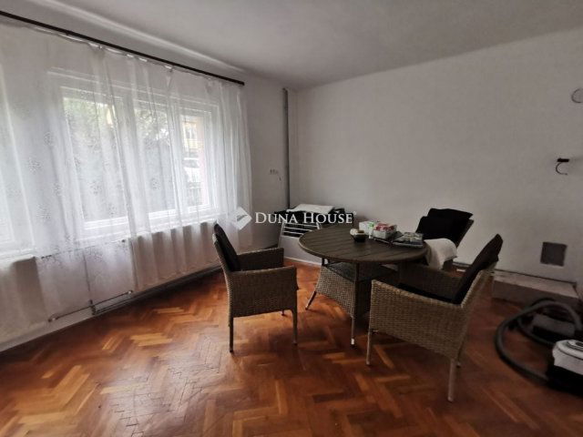 Eladó családi ház, Dunaalmáson 56 M Ft, 4 szobás