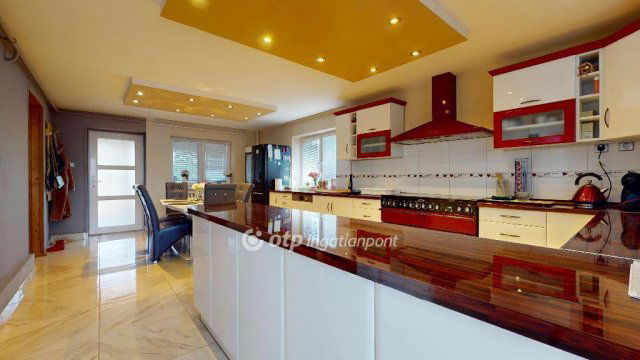 Eladó családi ház, Alsóvadászon 32.5 M Ft, 5+1 szobás