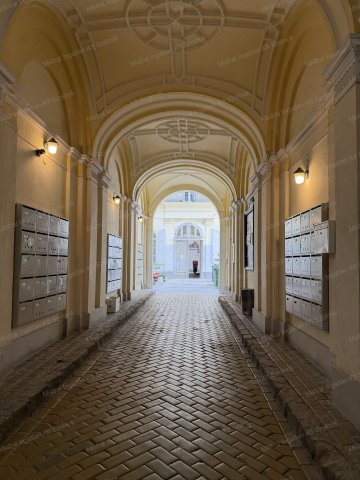 Eladó téglalakás, Budapesten, V. kerületben, Nádor utcában