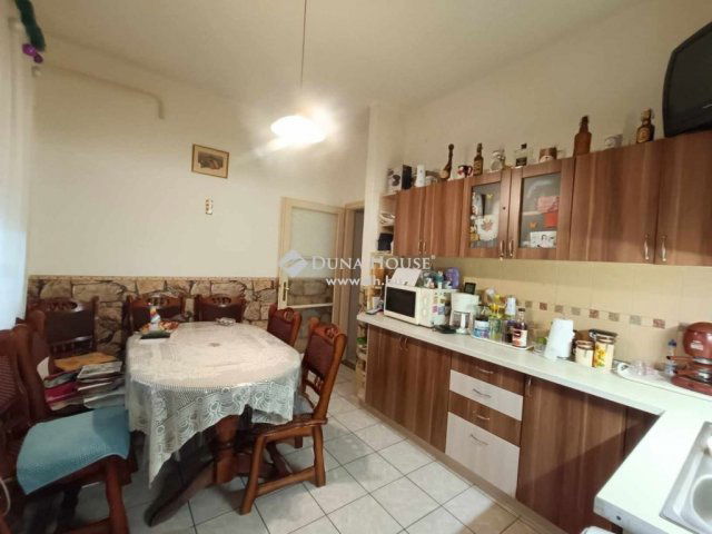Eladó családi ház, Kunszentmártonban 24.999 M Ft, 5 szobás